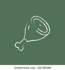 Mano de carne dibujada en tiza sobre un icono blanco vectorial de pizarra aislado en un fondo verde.