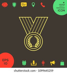 Medal with Laurel wreath, line icon
