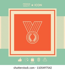 Medal with Laurel wreath, line icon
