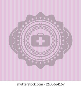 ícono de maletín médico dentro de emblema rosa realista. Diseño conceptual.