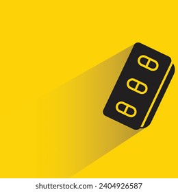Symbol der Medizin-Tablette mit Schatten auf gelbem Hintergrund