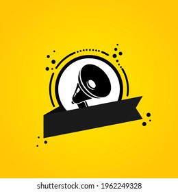 Megaphone mit leerem Sprechblase-Banner. Lautsprecher. Gütesiegel für Unternehmen, Marketing und Werbung. Vektorgrafik auf isoliertem Hintergrund. EPS10.