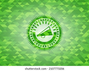 icono del megáfono dentro del emblema del mosaico verde. 