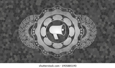 icono del megáfono dentro del emblema de la pared de piedra gris. Fondo Rock chic. Ilustración intensa. 