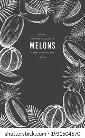 Melones con plantilla de diseño de hojas tropicales. Ilustración de frutas exóticas con vector dibujado a mano en pizarra de tiza. Pancarta de fruta de estilo retro. 