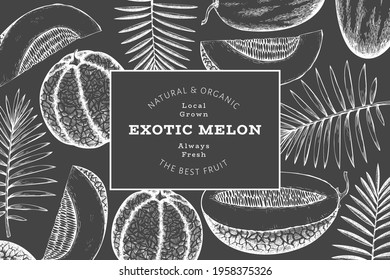 Melonen mit tropischen Blättern Design-Vorlage. Handgezeichnete Vektorgrafik exotischer Früchte auf Kreidebrett. Fruchtbanner im Retro-Stil. 