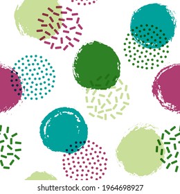 Memphis umkreist nahtloses Stoffmuster. Malerisch und halbtonig rund formen Vektorhintergrund. Grunge polka Punkt nahtlose Ornament, farbige Kreise Wallpaper. Design der 90er Jahre.
