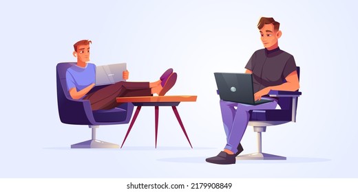 Hombres independientes sentados en cómodos sillones trabajando lejos en un portátil. Concepto de trabajadores autónomos remotos. Programador de empleados creativos o personajes de diseñador trabajo en casa, ilustración de vector de dibujos animados