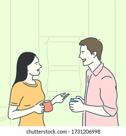 hombres y mujeres charlando mientras toman café