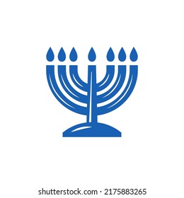 Icono de glifo del logo de Menorah.  Silhouettete de la antigua lámpara judío de Menorah. Elemento de diseño vectorial para las vacaciones judías. Colección de símbolos monocromos