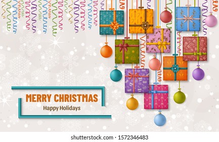 Fröhlicher Weihnachtshintergrund mit Geschenkbox, Band, Bögen und Weihnachtsbällen. Vektorgrafik