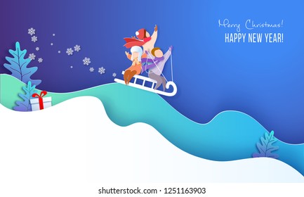 Feliz tarjeta de diseño navideño con niños jugando en grandes montañas de nieve y fondo azul del cielo . Ilustración artística de papel vectorial. Cortado de papel y estilo artesanal.