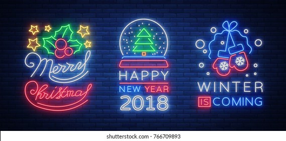 Feliz Navidad y Feliz Año Nuevo 2018 colección de carteles de neón. Establece caracteres de neón para tus proyectos navideños, tarjetas de felicitación, volantes, banners. Brillante signo festivo. Ilustración vectorial.