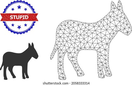 Ilustración de la carcasa de burro de malla y sello de sello Estúpido texturado bicolor. Imagen de la canal de malla diseñada con el icono del burro. Marca de agua vectorial con texto estúpido dentro de cinta roja y rosetón azul,