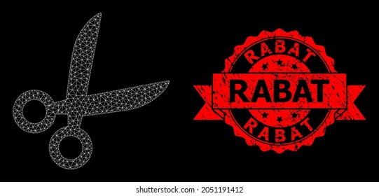 Tijeras poligonales de malla sobre un fondo negro y sello de cinta de grunge de Rabat. El sello rojo tiene la leyenda de Rabat dentro de la cinta. Constelación vectorial creada a partir del icono de tijeras con red triangular.