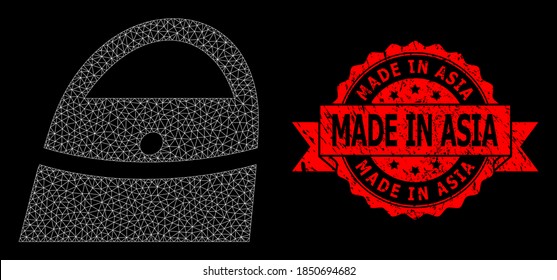 Mesh Polygonal-Einkaufstasche auf schwarzem Hintergrund, und Made in Asien gekratzt Bandstempel. Roter Stempel enthält Made in Asia Text in Band.