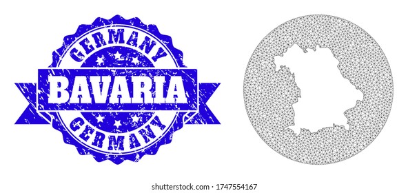 Mapa vectorial de malla del estado de Baviera con sello rayado. El mapa triangular neto del estado de Baviera es un agujero en forma redonda. Sello redondo azul de sello de sello arañado con cinta.