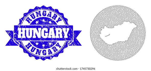 Mapa vectorial de malla de Hungría con sello de foca rayado. El mapa triangular de malla de Hungría está invertido en un círculo. Sello de sello texturizado de rosette azul con cinta adhesiva.