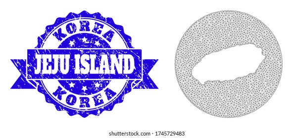 Mapa vectorial de malla de la isla Jeju con sello de foca rayado. El mapa de redes triangulares de la isla Jeju es un agujero en un círculo. El sello de sellado de socorro redondo azul tiene cinta adhesiva.