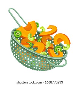 Colador de cocinas metálicas o Strainer con Verduras en lonchas en el interior de la ilustración vectorial
