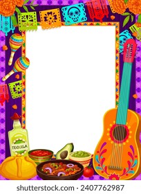 mexikanischer Ferienrahmen mit Tex Mex Küche und Musikinstrumenten, Vektorhintergrund. mexikanische Gitarre und Maracas mit traditionellem Fisch, Tequila- und Papageienmalereien für Dia de Los Muertos