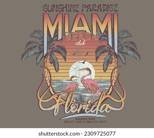 Diseño gráfico de impresión de la playa de palma de Miami para camisetas impresas, póster, pegatinas, fondo y otros usos. Palmera con cuadros retro coloridos. Diseño vectorial Sunshine paradise. Aves.