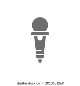 Icono gris del micrófono. Aislado sobre fondo blanco
