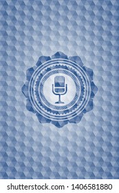 microphone icon inside blue polygonal badge.