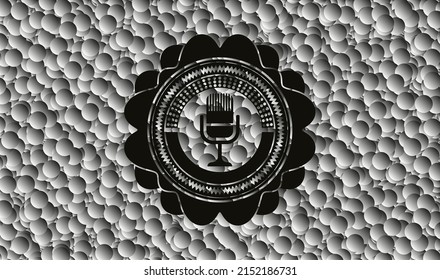 icono de micrófono dentro del icono oscuro o emblema con fondo de burbujas grises. Ilustración vectorial. Detallado. 