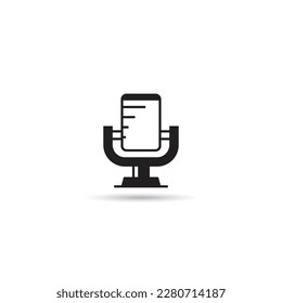 icono de micrófono en fondo blanco