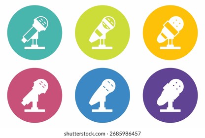 Conjunto de iconos de micrófono con iconos planos coloridos. Diseños de Vector para negocios. Vector de acciones.