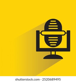 Icono de micrófono con sombra sobre fondo amarillo