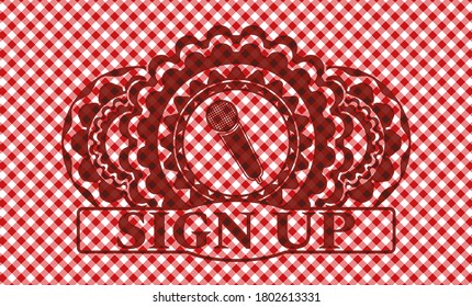 Mikrofon-Symbol und Registrieren Sie Text rot karierte Tabletts realistisches Emblem. Restaurant auf würdevollem Hintergrund. Intensive Illustration. 