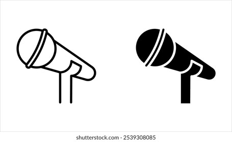 Mikrofonsymbole eingestellt. Variantenmikrofon-Symbol. Karaoke-Mikro. Podcast-Mikrofon auf weißem Hintergrund