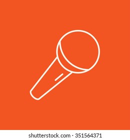 Icono de línea de micrófono para web, móvil e infografía. Icono blanco vector aislado en fondo rojo.