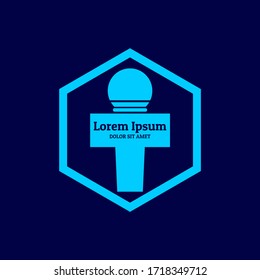 Logo del micrófono. Logo de audio. Logo de voz. Diseño de logotipos en un estilo moderno y minimalista. Adecuado para el negocio de Karaoke
