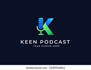 Microfone na letra K Logo Vetor Inspiration. Letra inicial K com Podcast Mic Icon Symbol Logo Design. Símbolo de Mídia e Difusão da Identidade Comercial do Áudio. Ilustração de logotipo de vetor de alfabeto