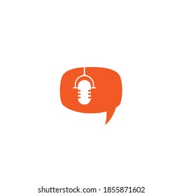 Icono de micrófono y burbuja de voz. podcast, botón de chat de voz. radio, logo de podcast. Mensaje de audio, voz, registro, señal de voz. Ilustración del vector aislada en blanco 