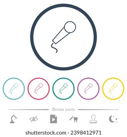 Micrófono con iconos de color plano con contorno de alambre en contornos redondos. 6 iconos de bonificación incluidos.