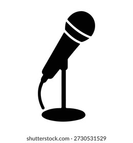 Micrófonos en mostradores y micrófonos y soportes por separado para el conjunto de iconos de diseño. Vector silueta Clip artes. Signo de música retro y moderno, herramienta de micrófono. Soporte de micrófono de primer plano en Pequeña colección.