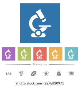 Microscopio iconos blancos planos en fondos cuadrados. 6 iconos de bonificación incluidos.