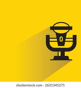 Icono de microondas con sombra sobre fondo amarillo
