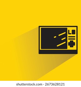 ícone de micro-ondas com sombra no plano de fundo amarelo
