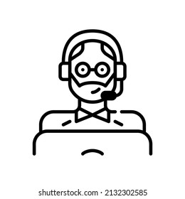 Hombre de edad media con auriculares y trabajando como agente de un centro de llamadas en una laptop. Icono de trazo de píxeles perfecto, modificable 