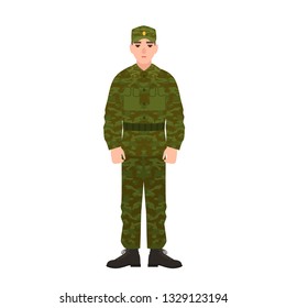 Hombre militar de la fuerza armada rusa con uniforme del ejército camuflado. Soldado, recluta o infantería aislado de fondo blanco. Caricatura masculina. Ilustración vectorial al estilo de las caricaturas planas.