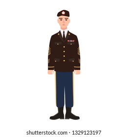 Militar de las fuerzas armadas de los Estados Unidos con uniforme de vestir completo y boina. Soldado, recluta o infantería norteamericano aislado de fondo blanco. Caricatura masculina. Dibujo vectorial plano.