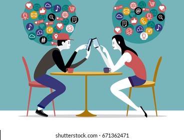 Millenniums-Paar sitzend auf einem Kaffee mit ihren Smartphones, chatting und texting Spielen zu Freunden Networks.