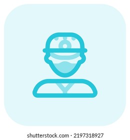 Minenarbeiter mit Kopfbedeckungen mit Maske auf.
