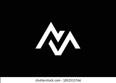 Mínimo y elegante logotipo de arte en monograma. Excelente profesional de moda impresionante artística MN NM con el logotipo del icono del Alfabeto basado en la base inicial. Logo de Premium Business. Color blanco sobre fondo negro