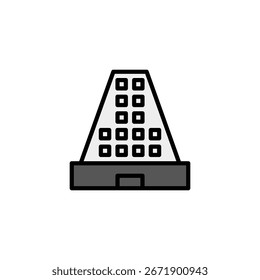 Uma ilustração gráfica mínima de uma estrutura em forma de pirâmide com janelas espaçadas uniformemente, em uma base sólida. Este ícone de construção geométrica retrata a arquitetura moderna em um estilo limpo e acessível.